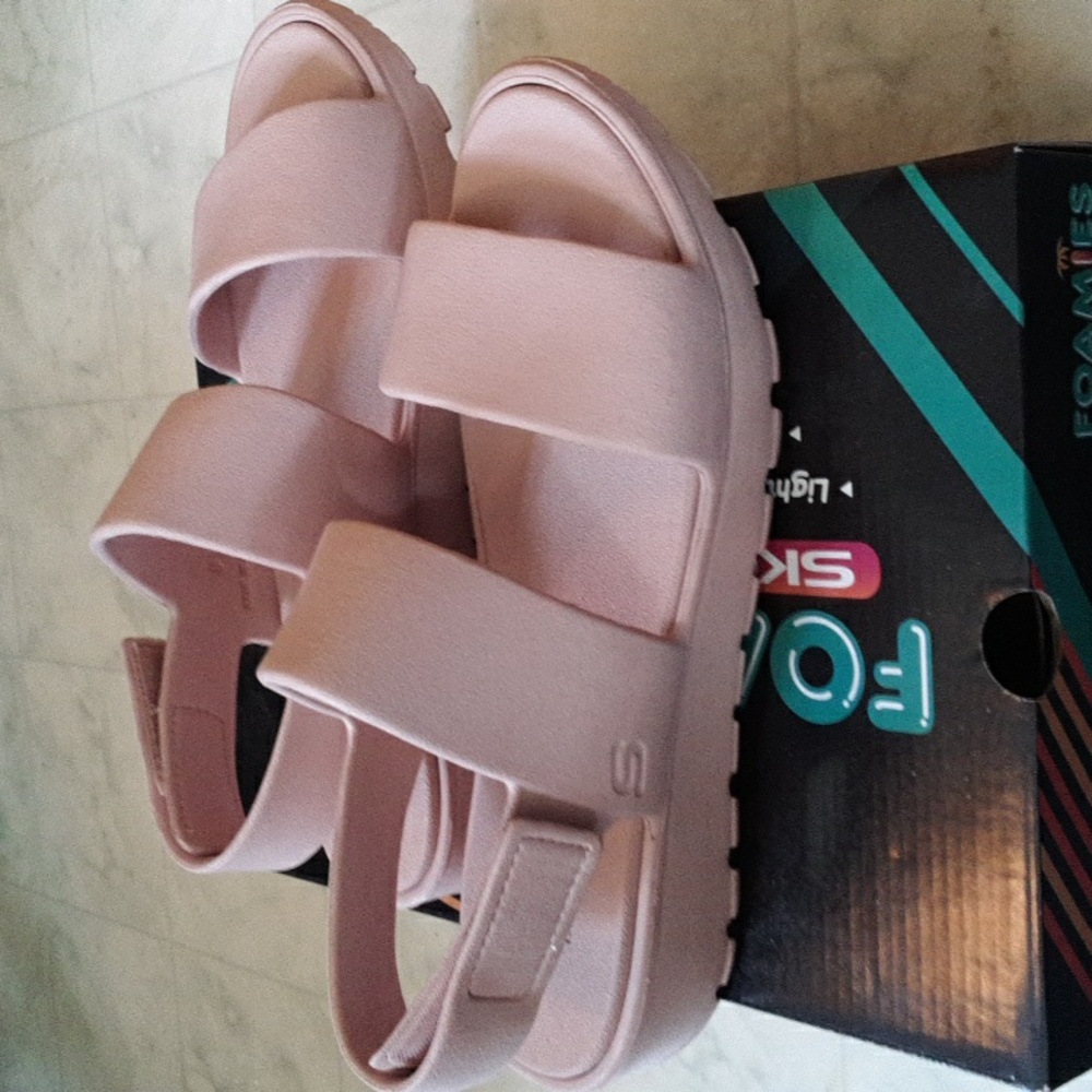 NWT Skechers Foamies - Picture 4 of 6